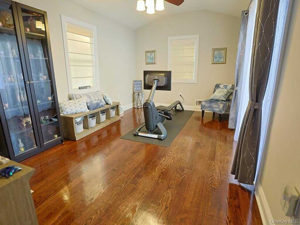 68 Van Buren Street, Pearl River, NY 10965 - Photo 20 of 45