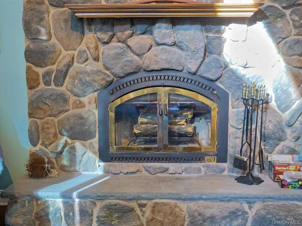68 Van Buren Street, Pearl River, NY 10965 - Photo 23 of 45