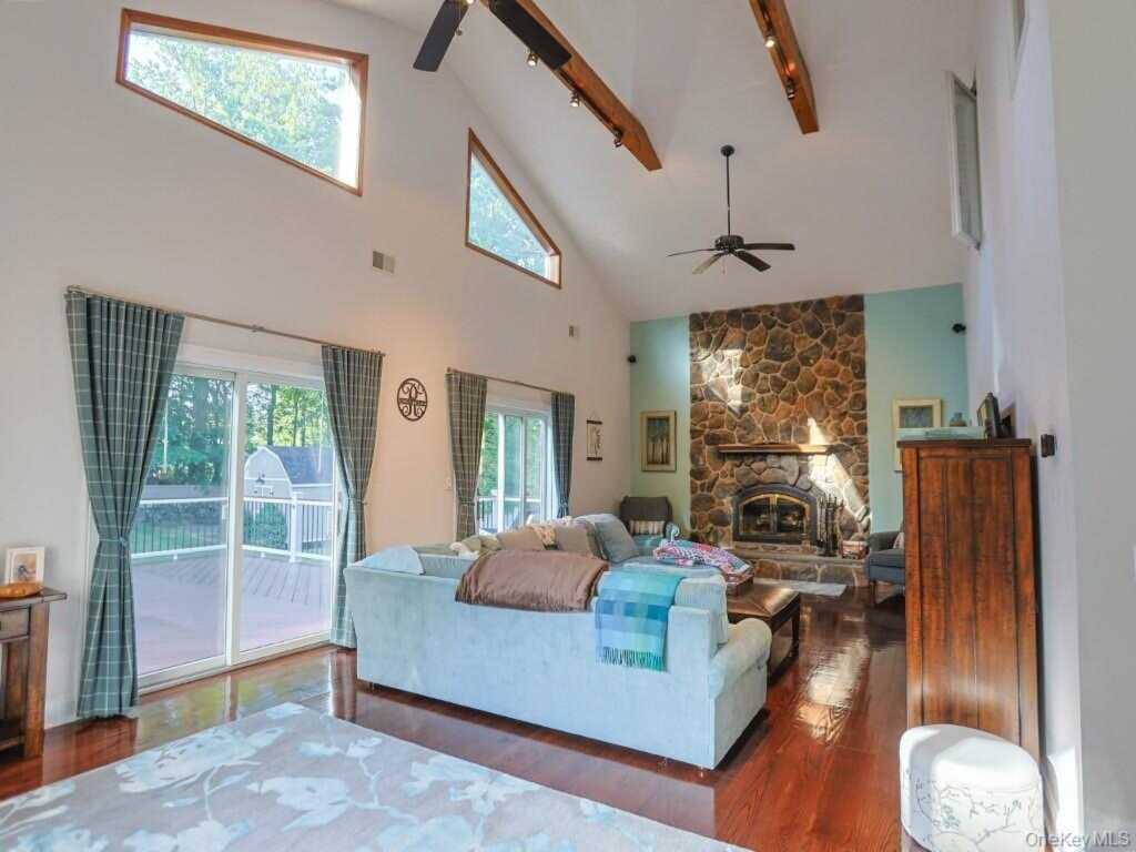 68 Van Buren Street, Pearl River, NY 10965 - Photo 5 of 45