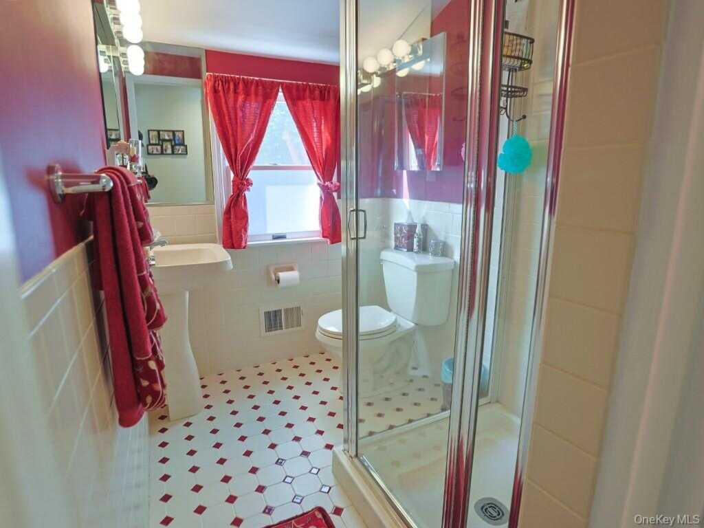 68 Van Buren Street, Pearl River, NY 10965 - Photo 7 of 45