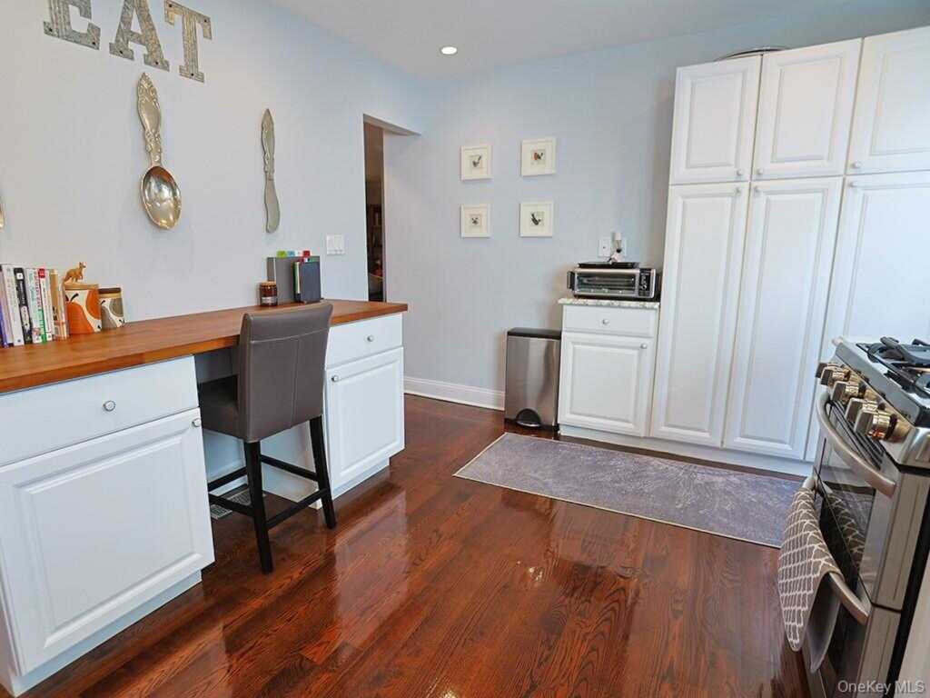 68 Van Buren Street, Pearl River, NY 10965 - Photo 8 of 45