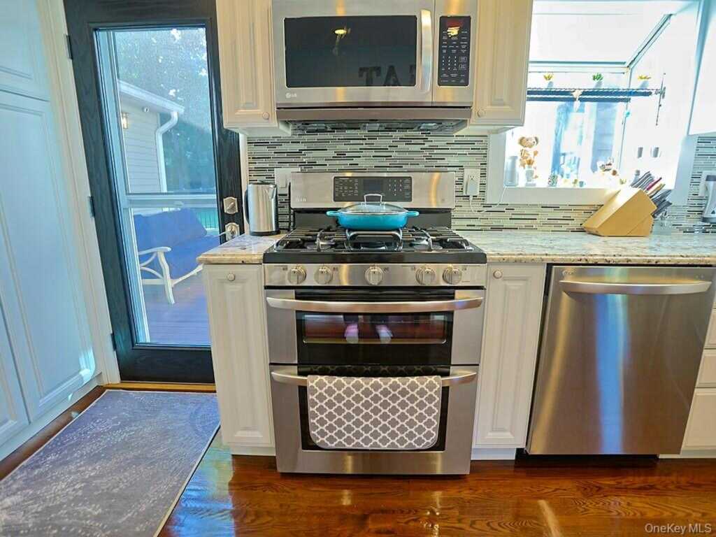 68 Van Buren Street, Pearl River, NY 10965 - Photo 9 of 45