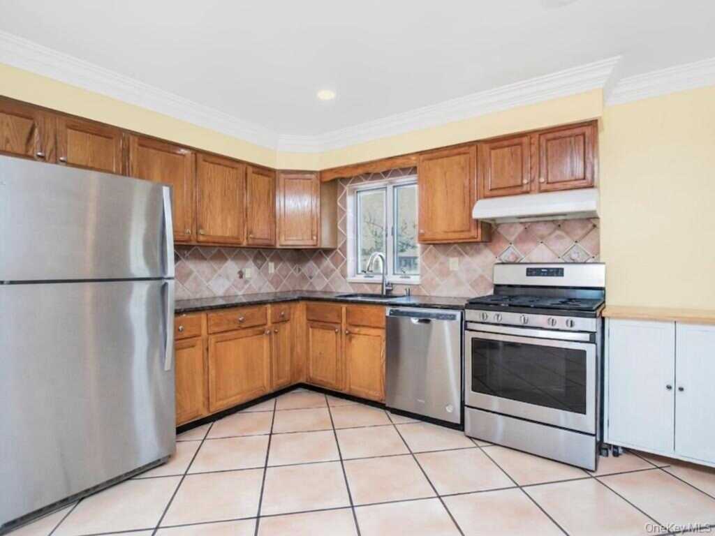 285 Centre Avenue, New Rochelle, NY 10805 - Photo 7 of 36