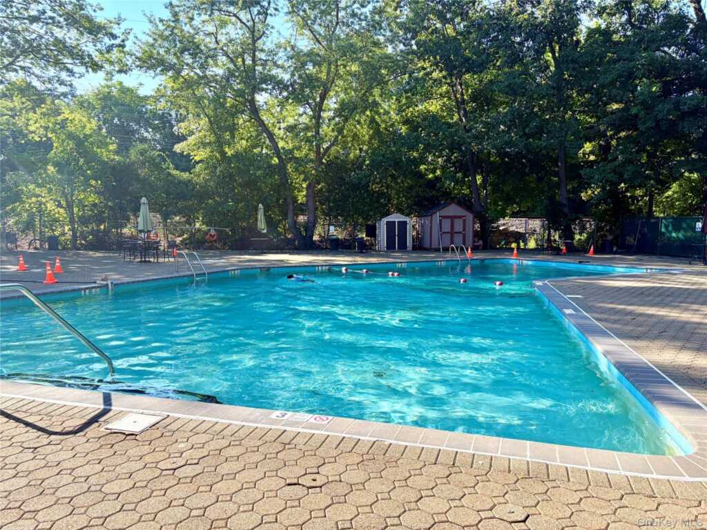 2241 Palmer Ave, Unit #3H, New Rochelle, NY 10801