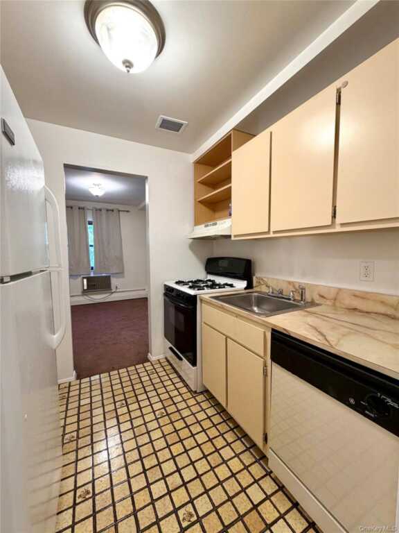 2241 Palmer Ave, Unit #3H, New Rochelle, NY 10801 - Photo 8 of 14