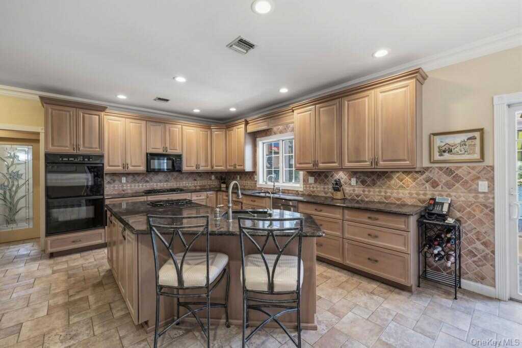 57 Wesley Chapel Road, Suffern, NY 10901 - Photo 17 of 50