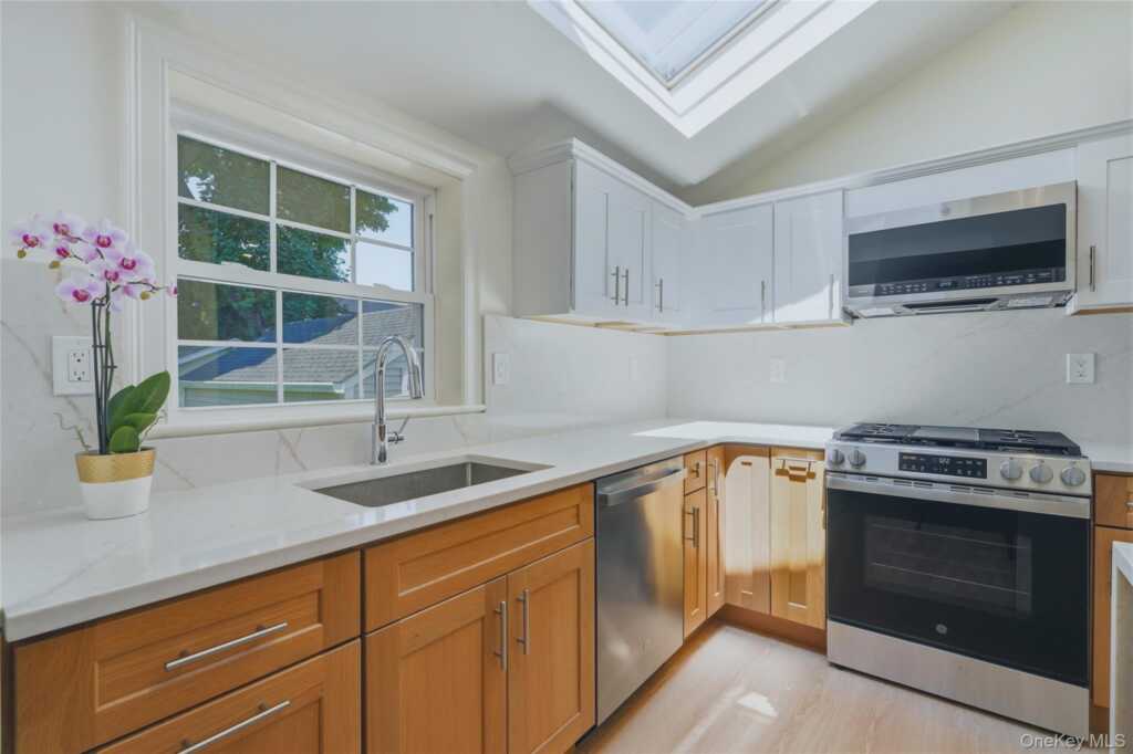168 Longview Avenue, White Plains, NY 10605 - Photo 15 of 44