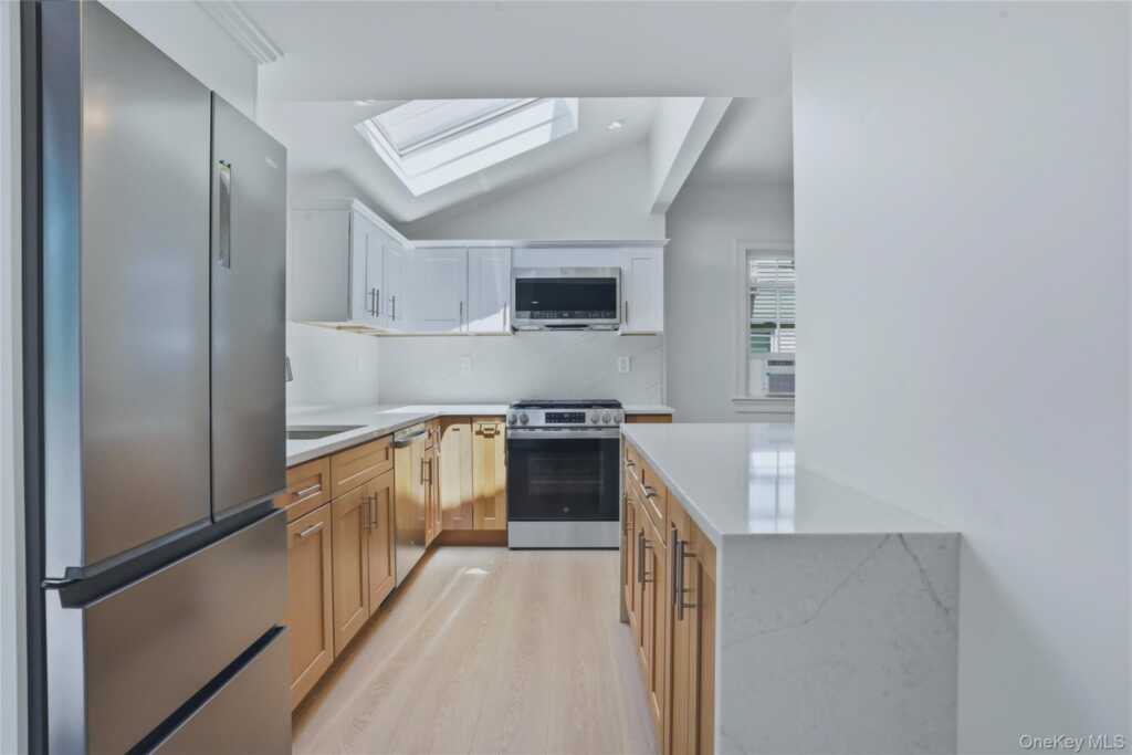 168 Longview Avenue, White Plains, NY 10605 - Photo 16 of 44