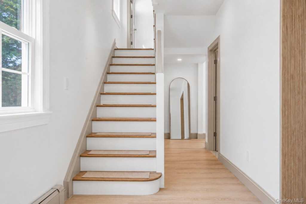168 Longview Avenue, White Plains, NY 10605 - Photo 4 of 44