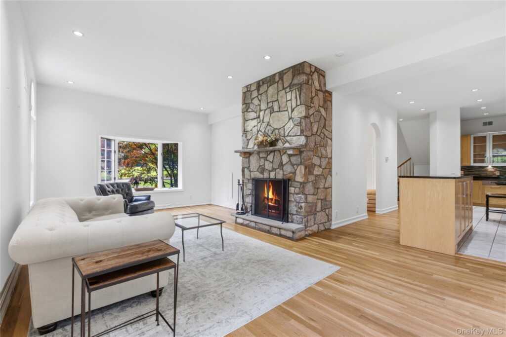191 Beechmont Drive, New Rochelle, NY 10804 - Photo 14 of 49