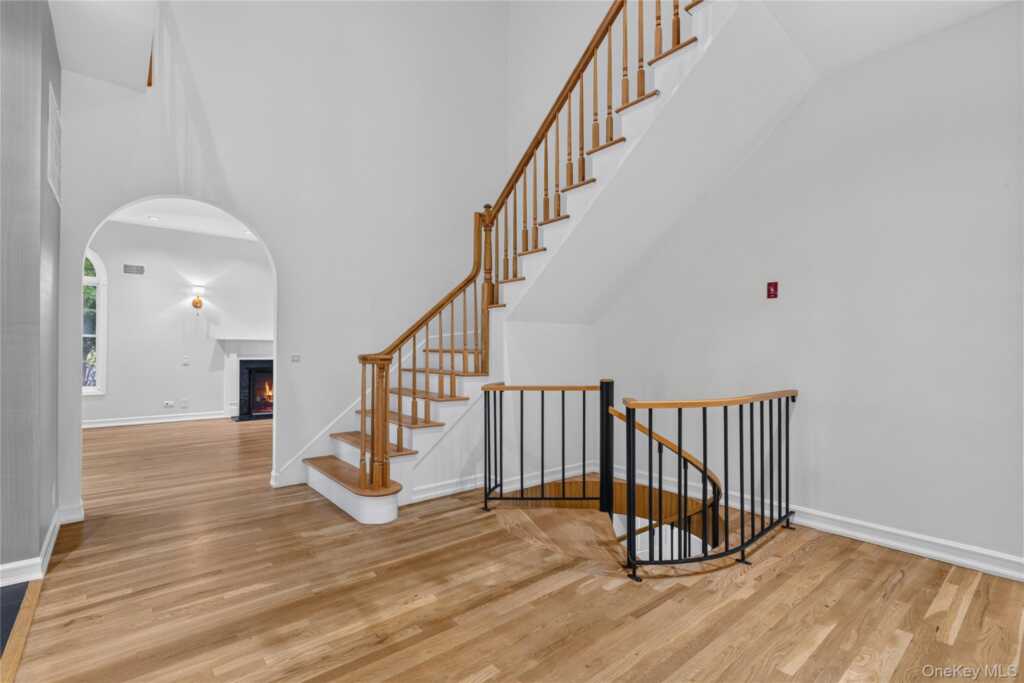 191 Beechmont Drive, New Rochelle, NY 10804 - Photo 17 of 49