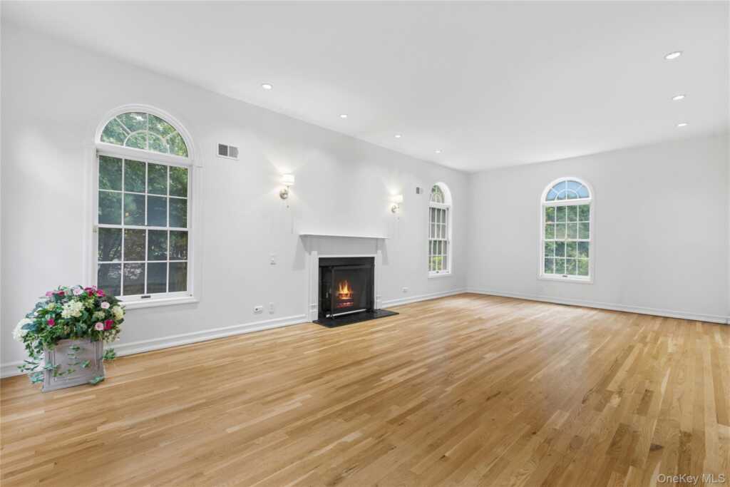 191 Beechmont Drive, New Rochelle, NY 10804 - Photo 18 of 49