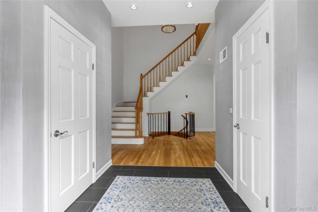 191 Beechmont Drive, New Rochelle, NY 10804 - Photo 2 of 49