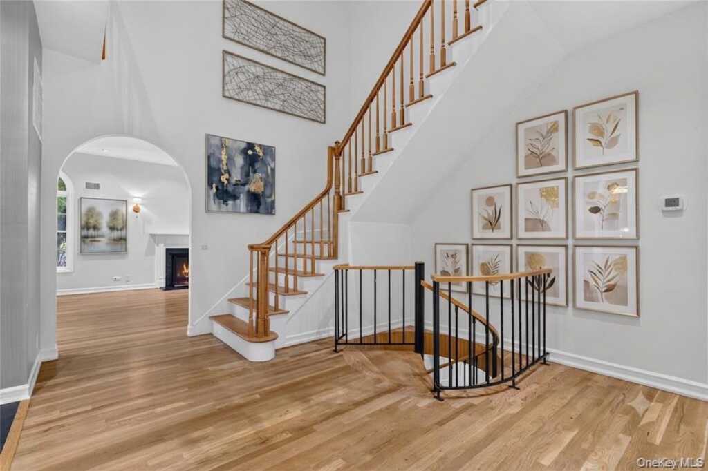 191 Beechmont Drive, New Rochelle, NY 10804 - Photo 3 of 49