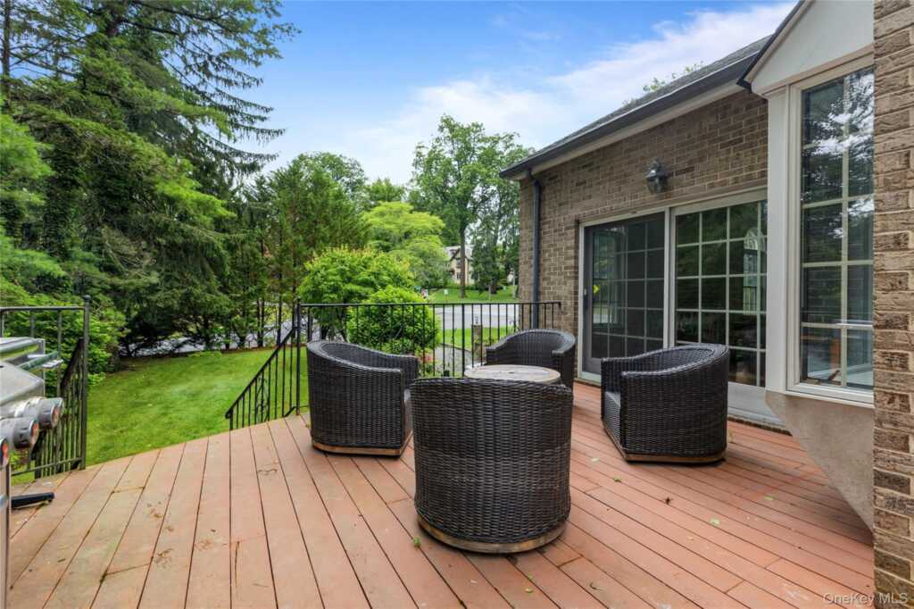 191 Beechmont Drive, New Rochelle, NY 10804 - Photo 43 of 49