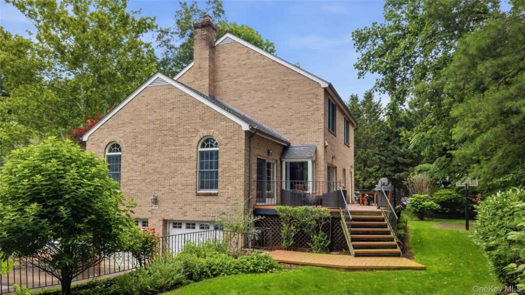 191 Beechmont Drive, New Rochelle, NY 10804 - Photo 46 of 49