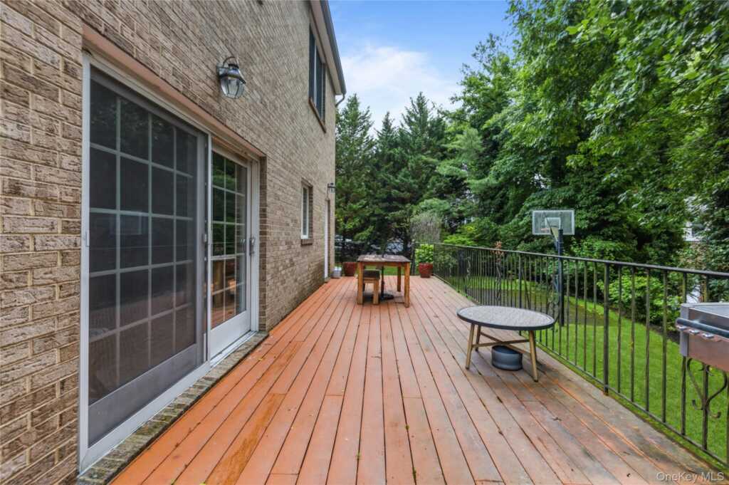 191 Beechmont Drive, New Rochelle, NY 10804 - Photo 47 of 49