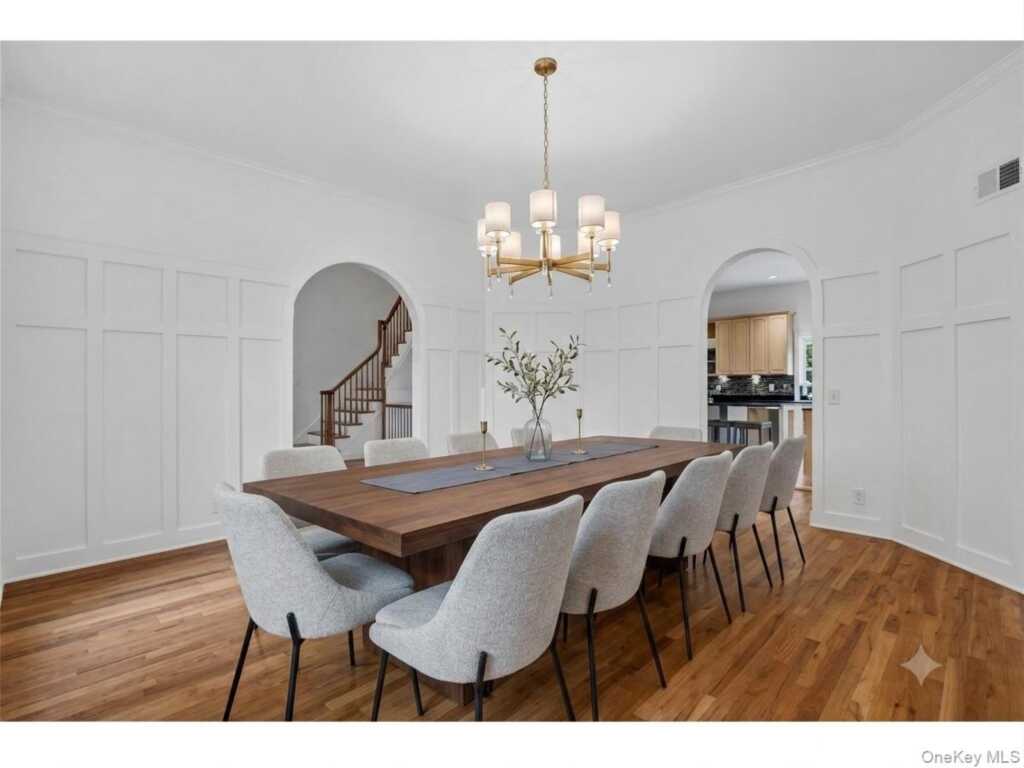 191 Beechmont Drive, New Rochelle, NY 10804 - Photo 5 of 49