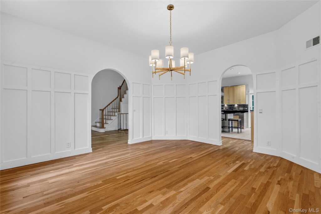 191 Beechmont Drive, New Rochelle, NY 10804 - Photo 7 of 49