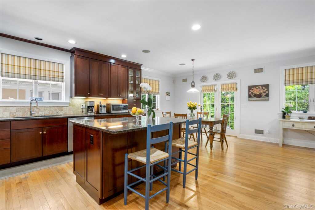 525 Carroll Avenue, Rye, NY 10543 - Photo 10 of 41