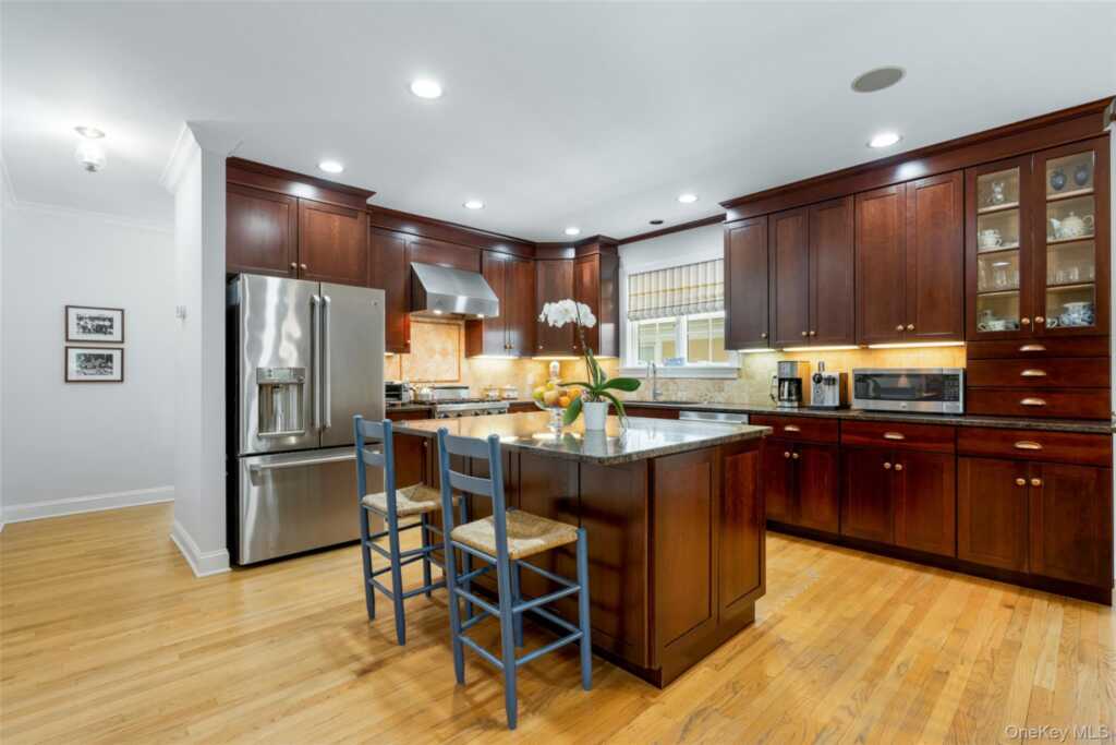 525 Carroll Avenue, Rye, NY 10543 - Photo 8 of 41