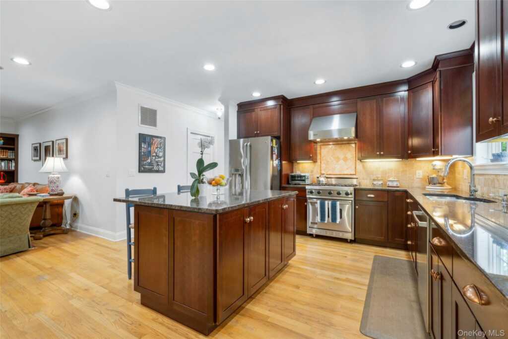 525 Carroll Avenue, Rye, NY 10543 - Photo 9 of 41