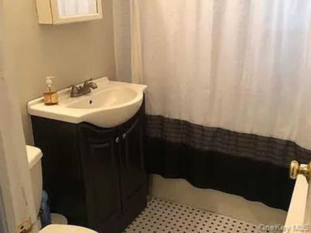 2 Westchester Avenue, White Plains, NY 10601 - Photo 14 of 16
