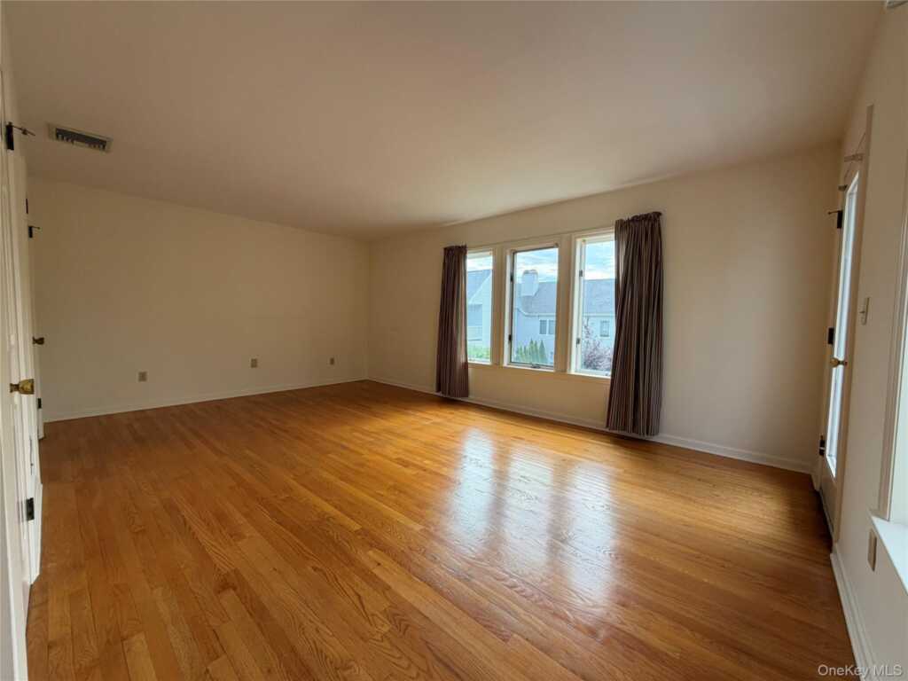 6 Cornell Place, Rye, NY 10580 - Photo 14 of 17