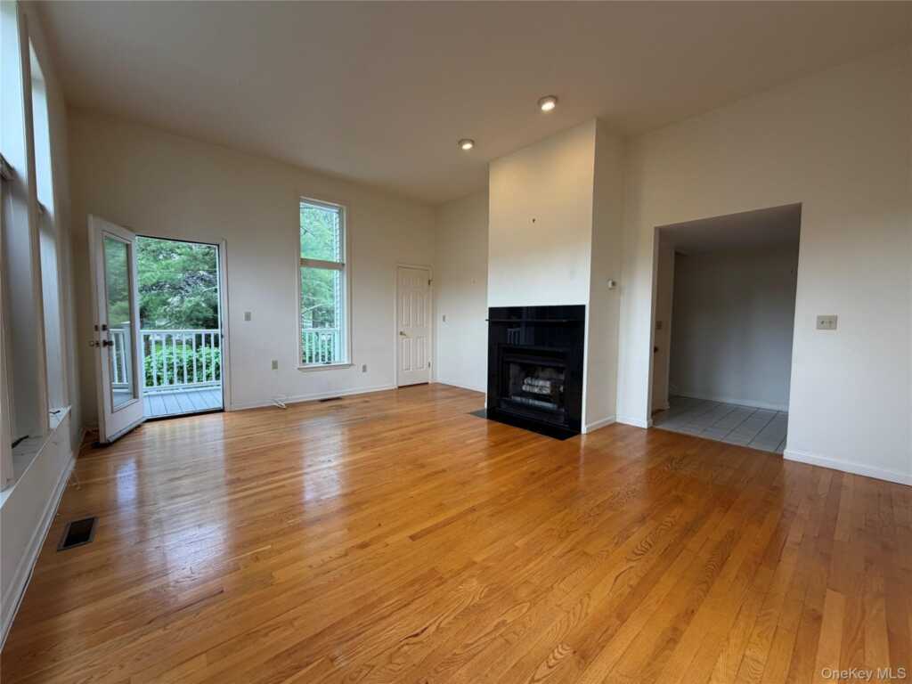 6 Cornell Place, Rye, NY 10580 - Photo 3 of 17