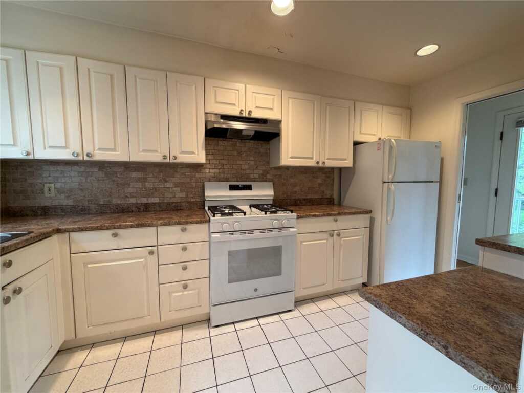 6 Cornell Place, Rye, NY 10580 - Photo 6 of 17