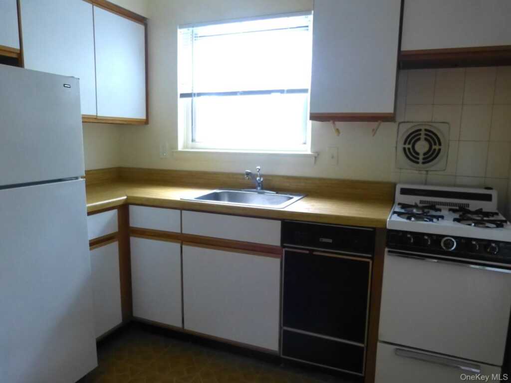 6 Duryea Place, Unit #4C, Nyack, NY 10960 - Photo 5 of 8