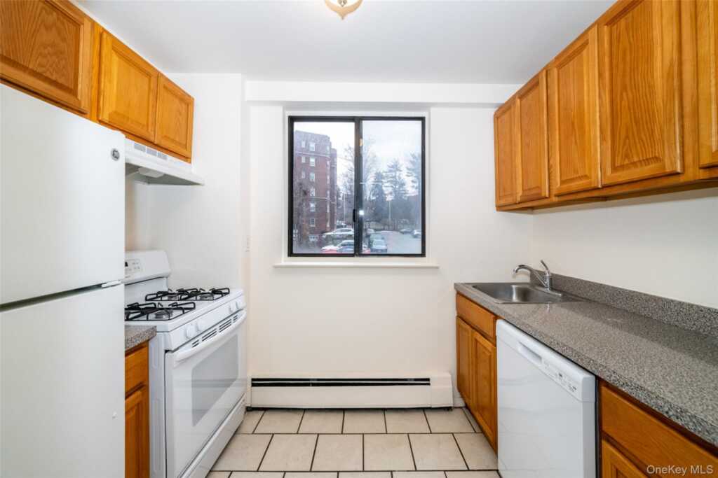 7 Lake Street, Unit #8-L, White Plains, NY 10603 - Photo 13 of 21