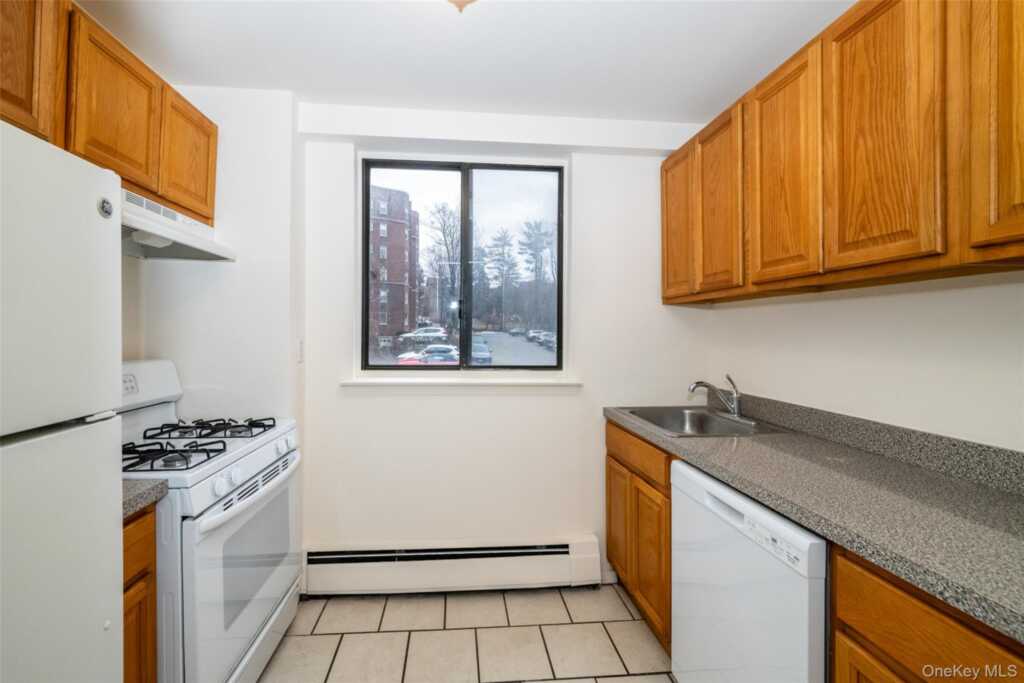 7 Lake Street, Unit #8-L, White Plains, NY 10603 - Photo 14 of 21