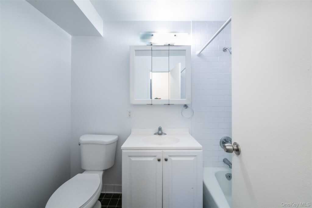 7 Lake Street, Unit #8-L, White Plains, NY 10603 - Photo 15 of 21