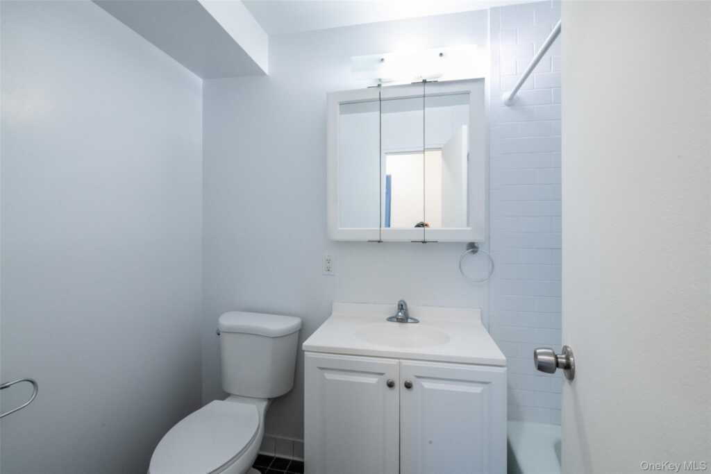 7 Lake Street, Unit #8-L, White Plains, NY 10603 - Photo 16 of 21