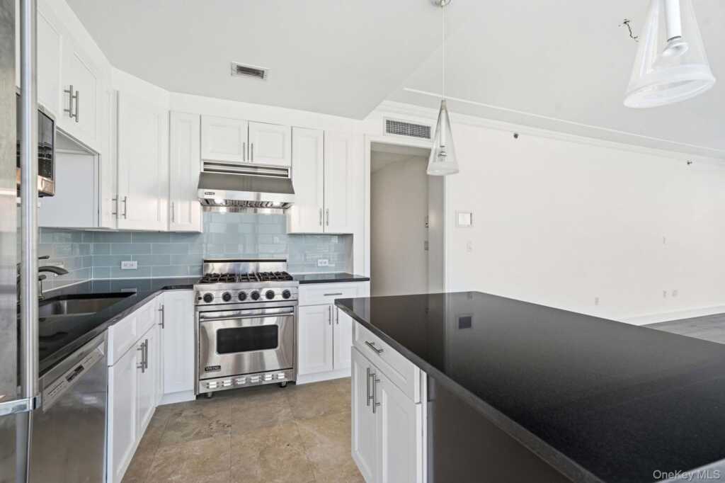 1 Renaissance Square, Unit #11G, White Plains, NY 10601 - Photo 5 of 28