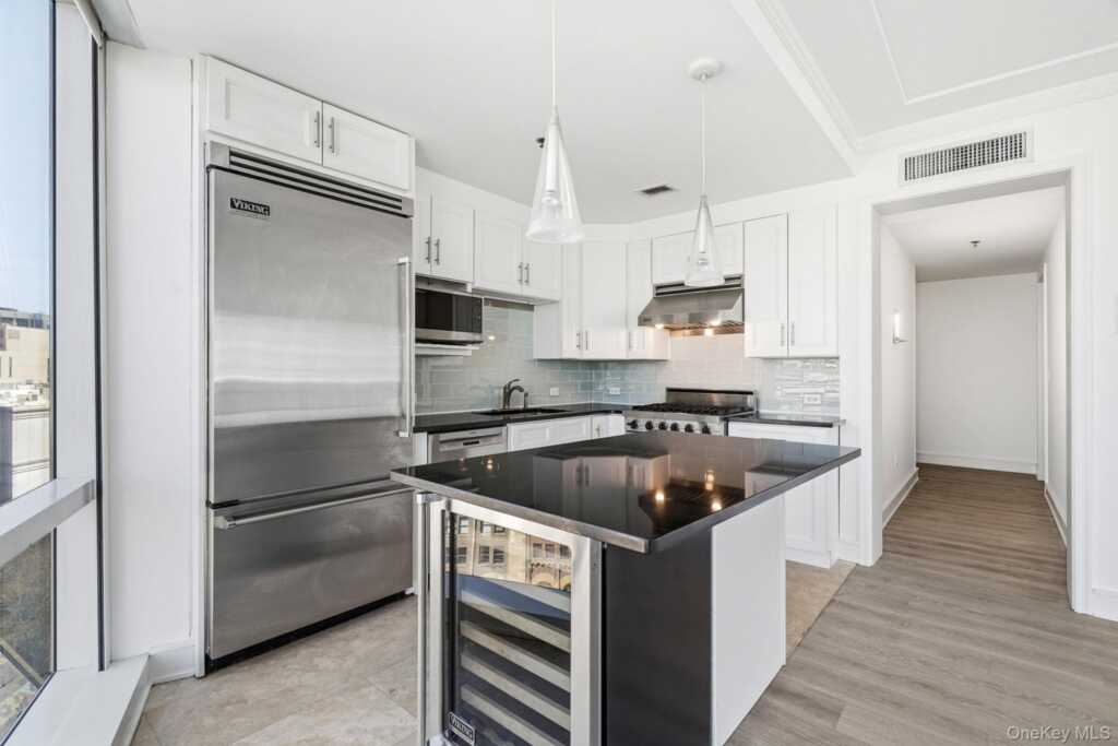1 Renaissance Square, Unit #11G, White Plains, NY 10601 - Photo 7 of 28