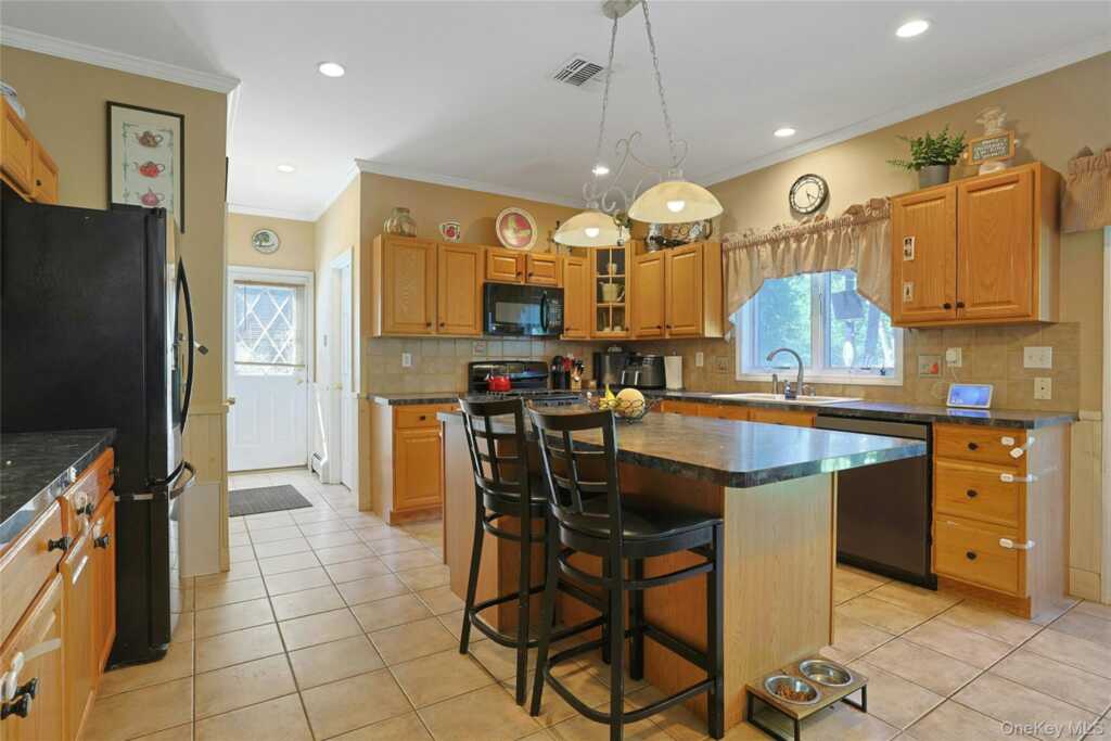 6 Anton Court, Stony Point, NY 10980 - Photo 14 of 45