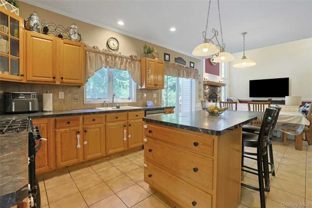 6 Anton Court, Stony Point, NY 10980 - Photo 19 of 45