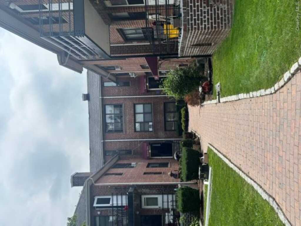 33 Van Wart Avenue, White Plains, NY 10606