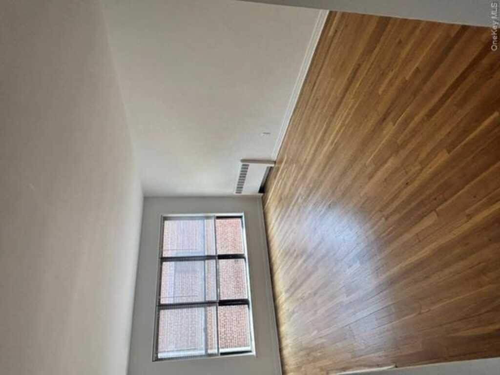 33 Van Wart Avenue, White Plains, NY 10606 - Photo 2 of 8