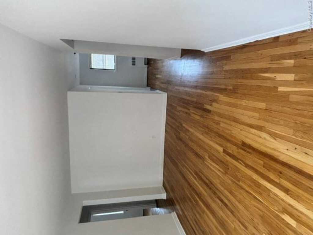 33 Van Wart Avenue, White Plains, NY 10606 - Photo 3 of 8