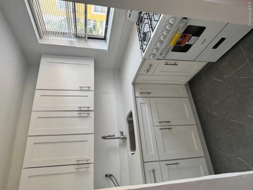 33 Van Wart Avenue, White Plains, NY 10606 - Photo 4 of 8