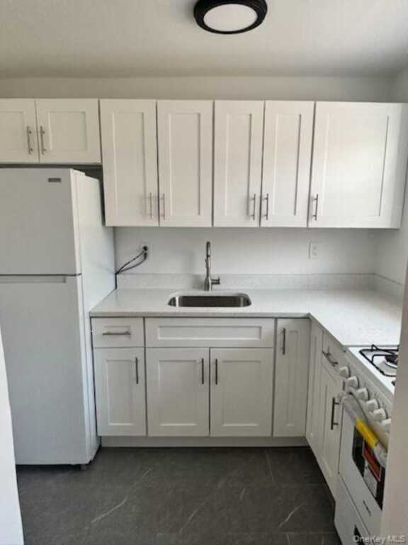 33 Van Wart Avenue, White Plains, NY 10606 - Photo 5 of 8