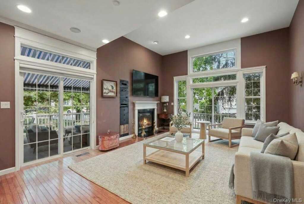 2 Heirloom Lane, Rye, NY 10573 - Photo 3 of 34