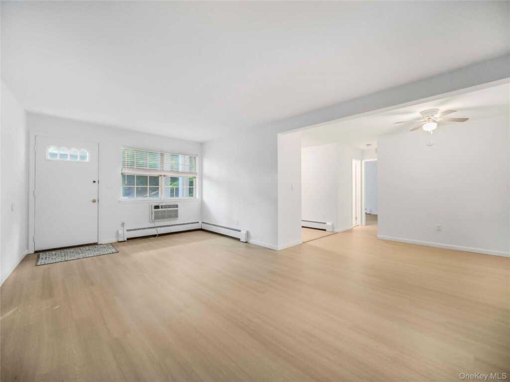1 Doxbury Lane, Suffern, NY 10901 - Photo 4 of 18