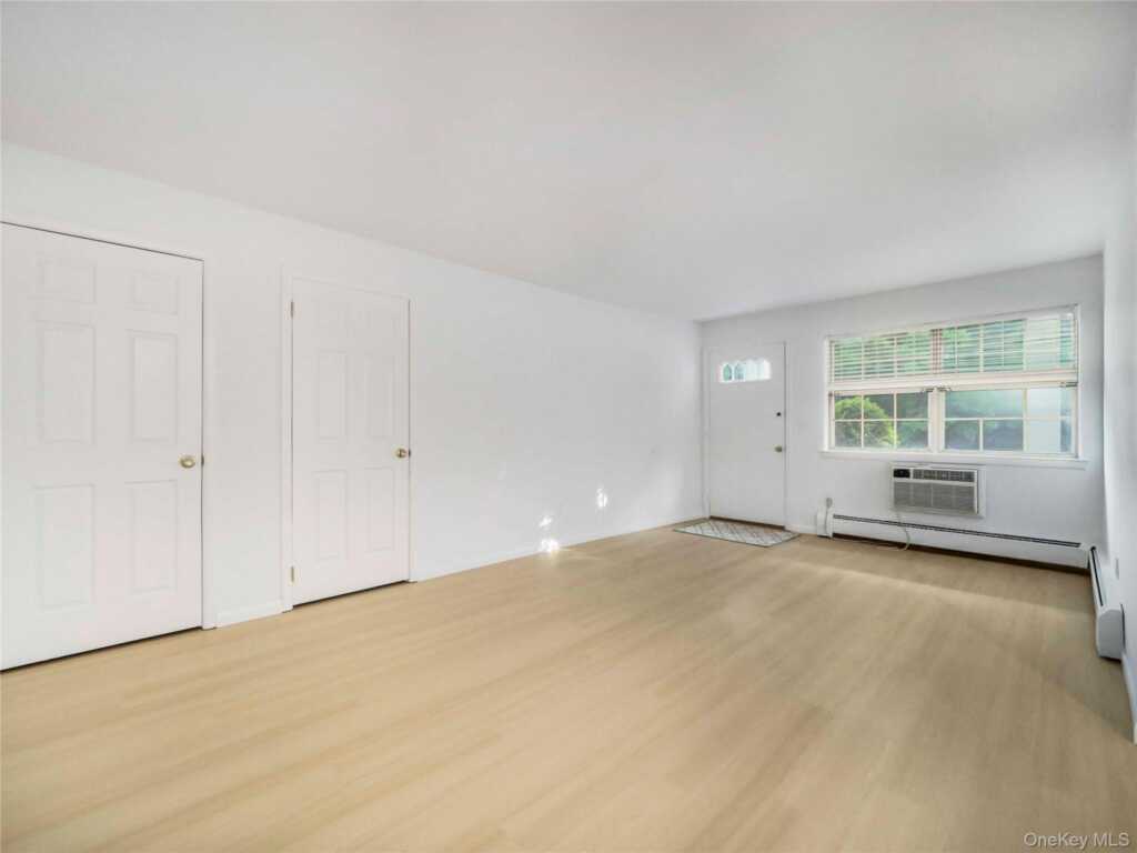 1 Doxbury Lane, Suffern, NY 10901 - Photo 5 of 18