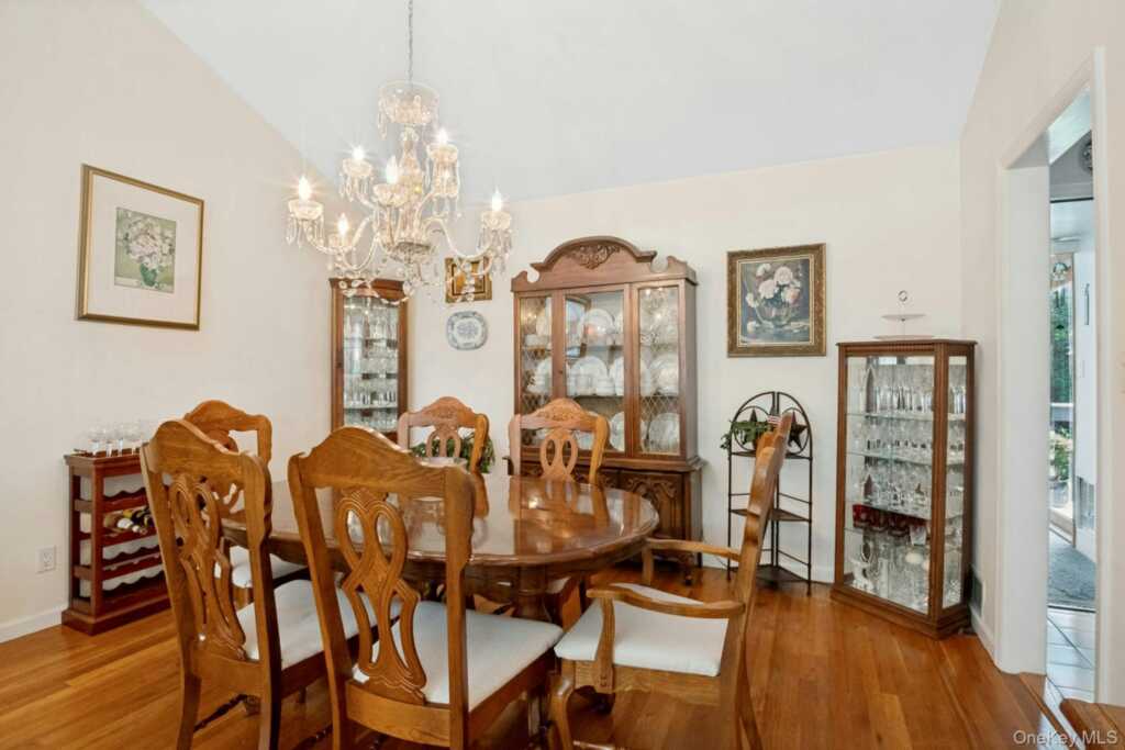 82 Holbrooke Road, White Plains, NY 10605 - Photo 11 of 33
