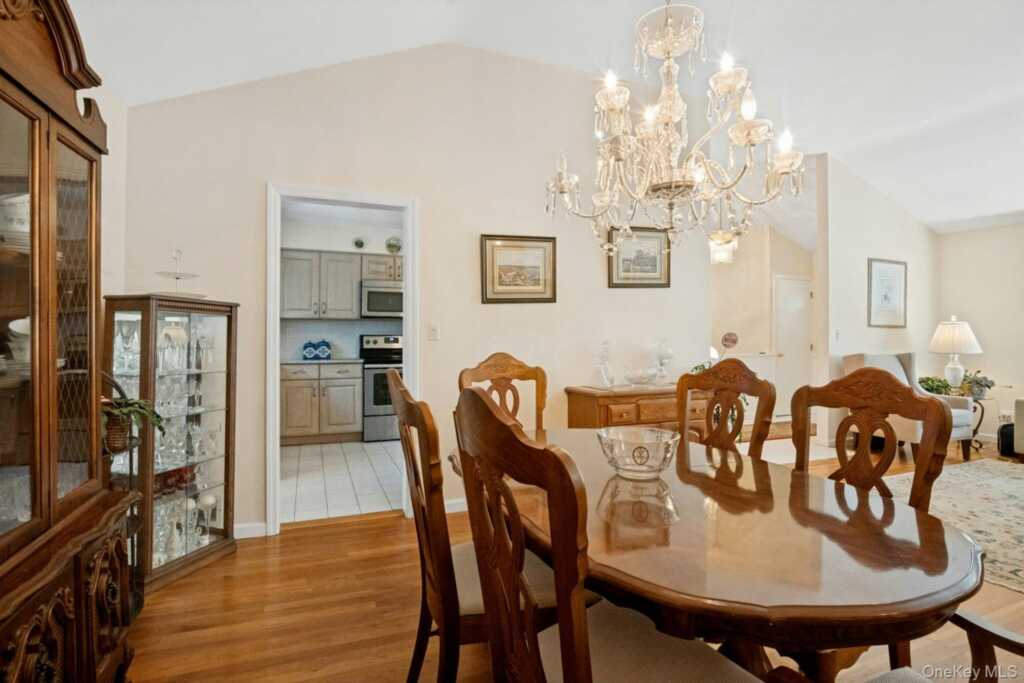 82 Holbrooke Road, White Plains, NY 10605 - Photo 13 of 33