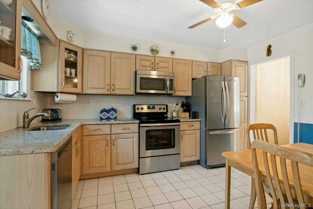 82 Holbrooke Road, White Plains, NY 10605 - Photo 14 of 33